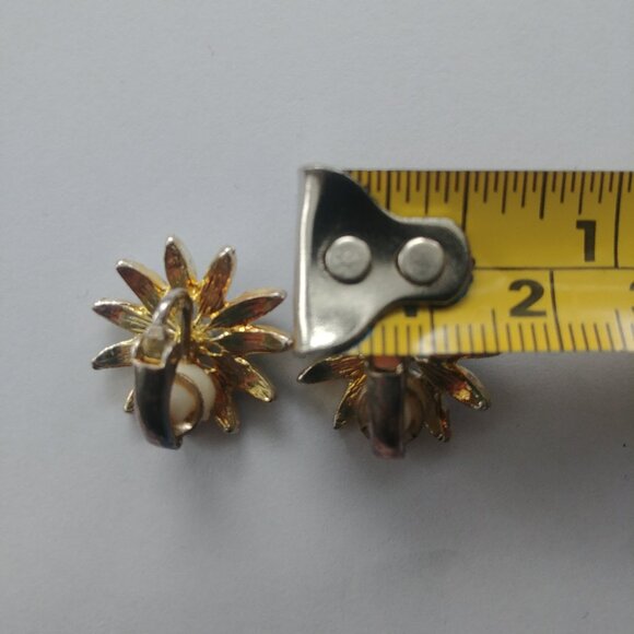 Vintage adorable pale light blue flower clip-on earrings - Picture 5 of 7